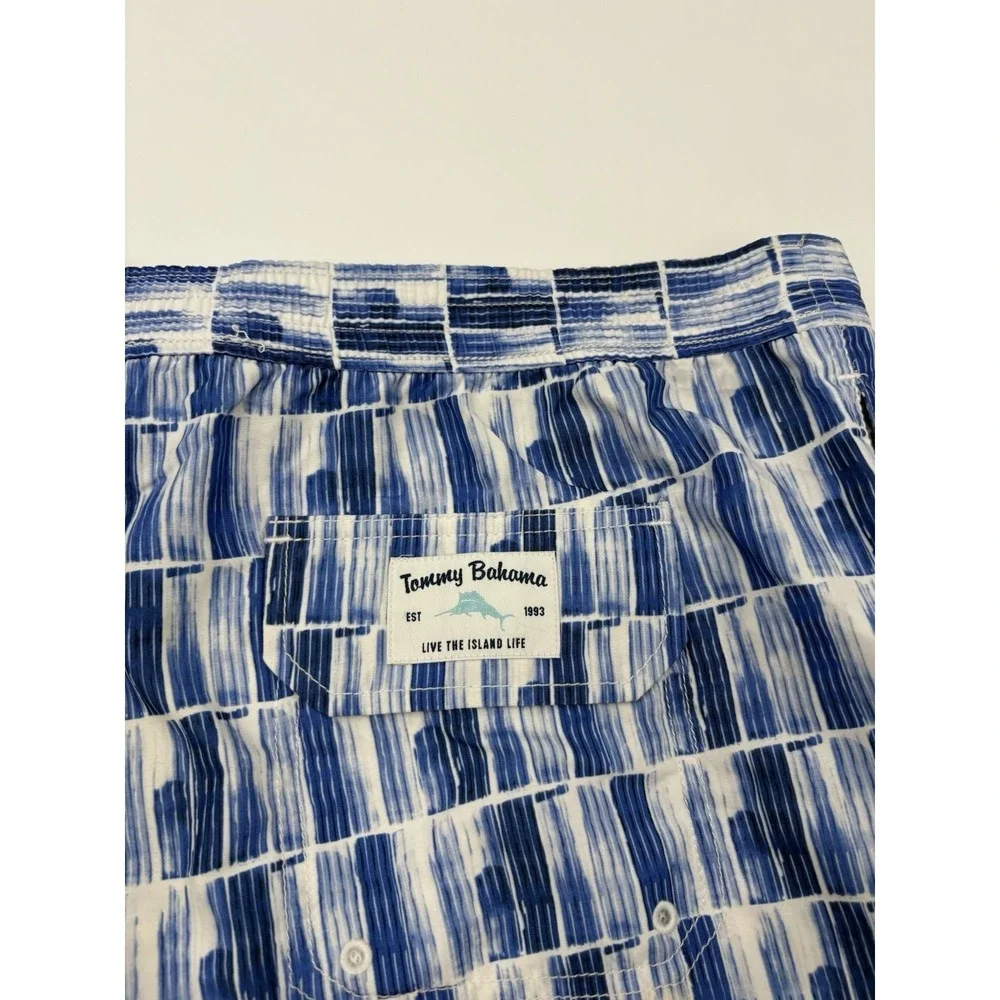 Tommy Bahama Swim Trunks Mens XXL Blue White Geometric Mesh Lined Pocket Board